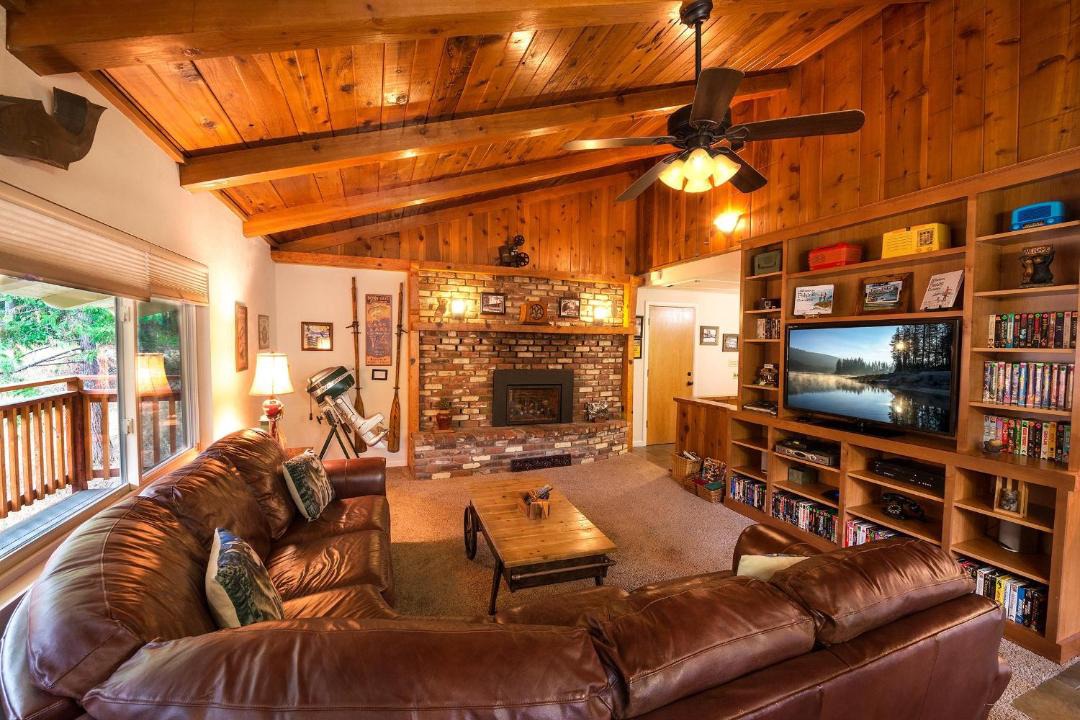 Photo of Livingroom in Yosemite Forks