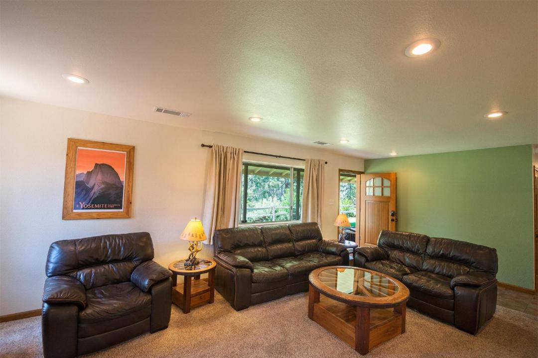 Photo of Livingroom in Oakhurst
