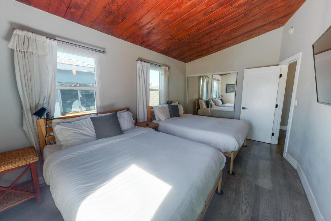 Photo of Bedroom in Mission Beach