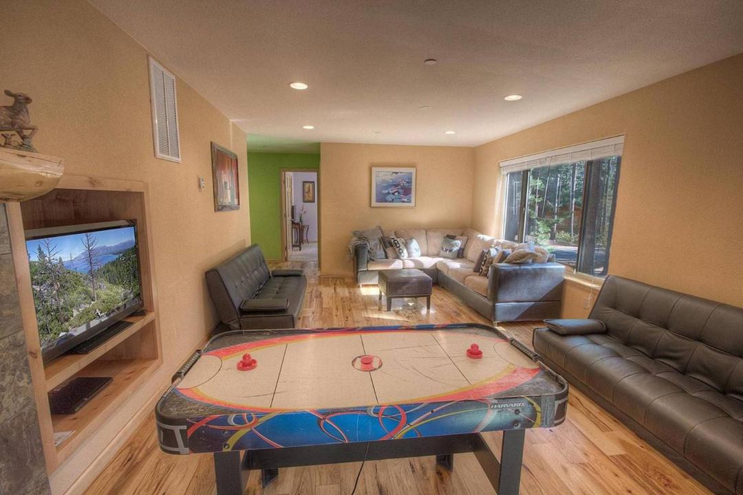 Photo of Livingroom in North Upper Truckee