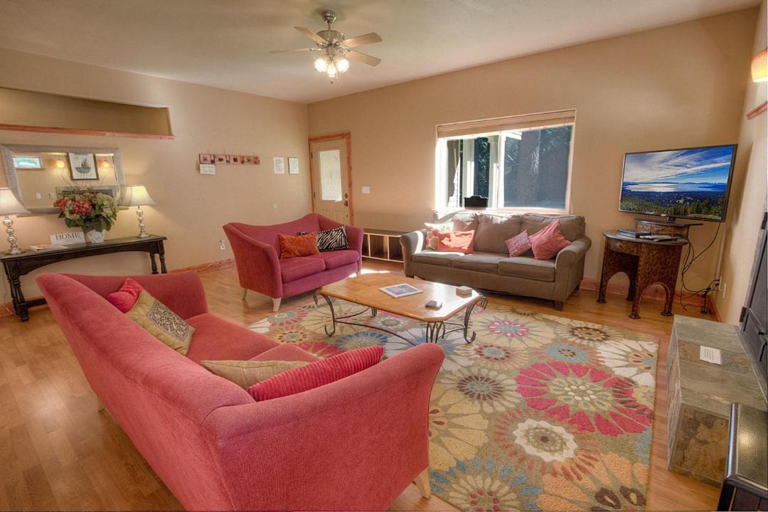 Photo of Livingroom in Tahoe Valley