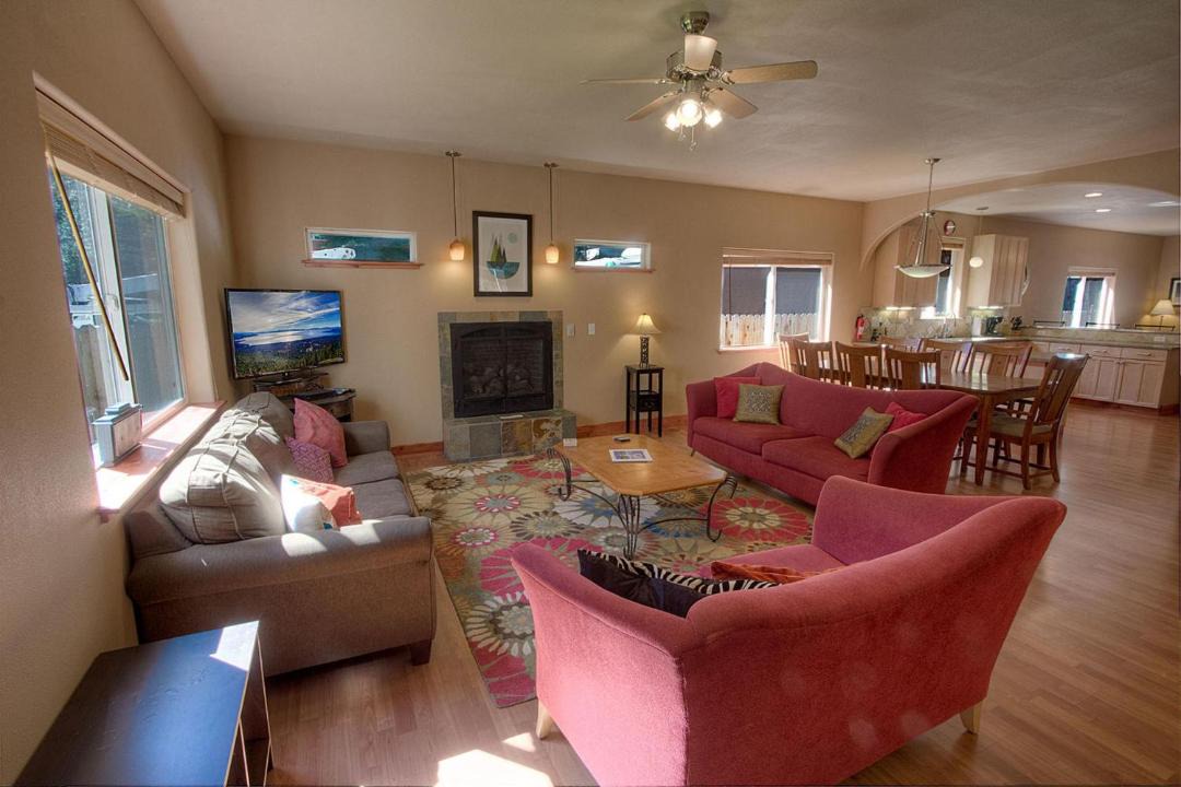 Photo of Livingroom in Tahoe Valley