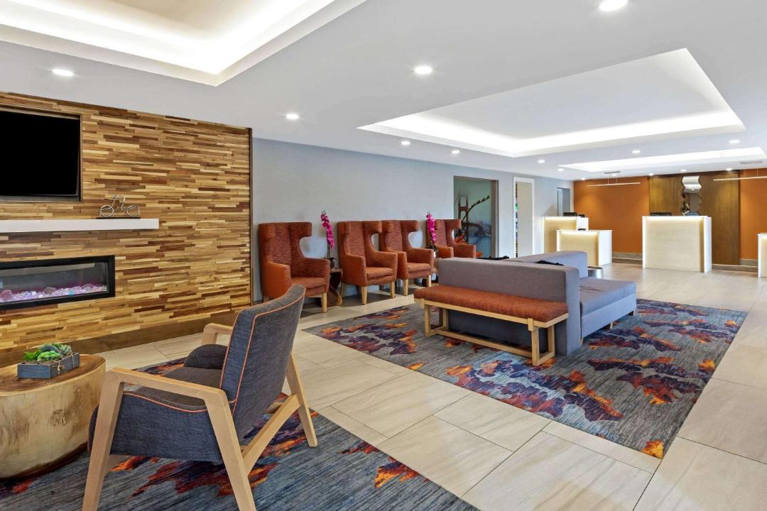 Photo of Livingroom in Downtown