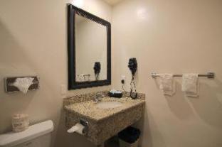 Photo of Bathroom in Greater Wilshire - Hancock Park