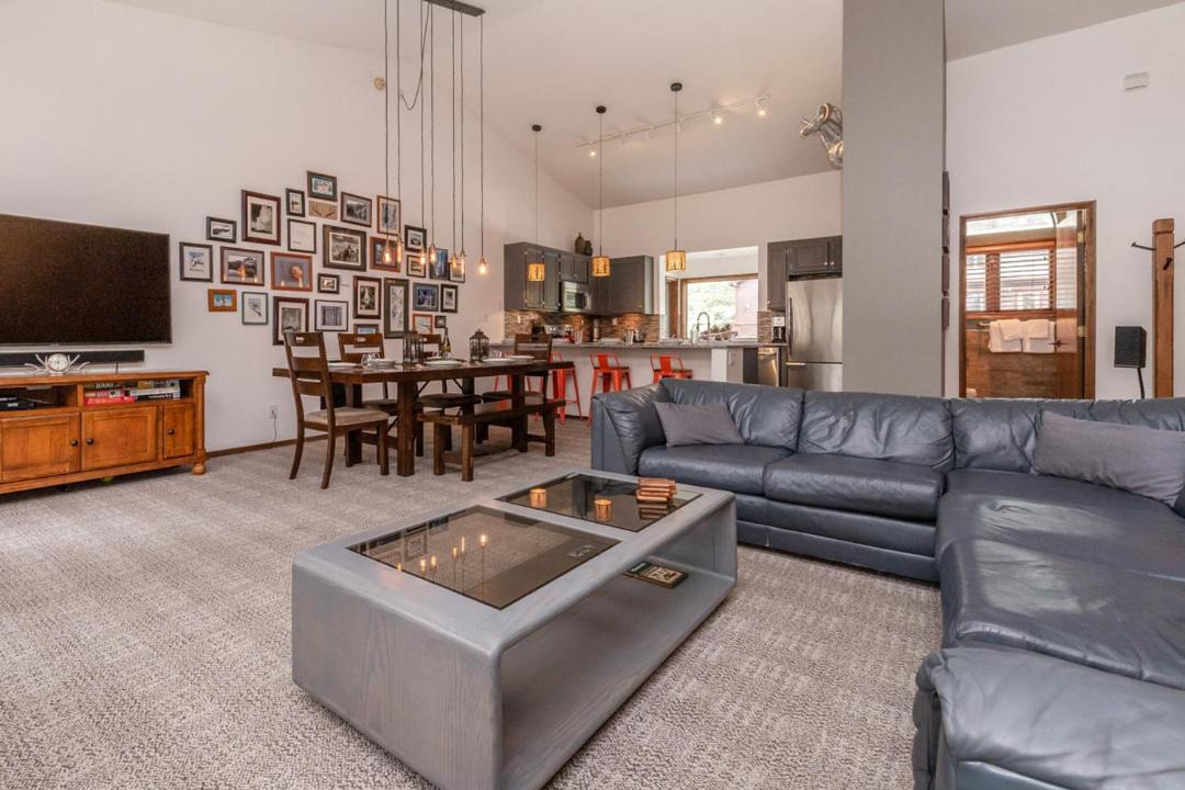 Photo of Livingroom in Mammoth Lakes