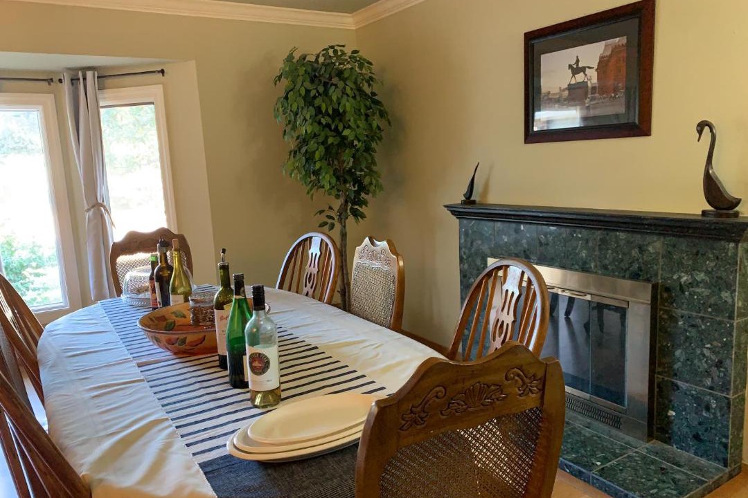 Photo of Livingroom in Saratoga