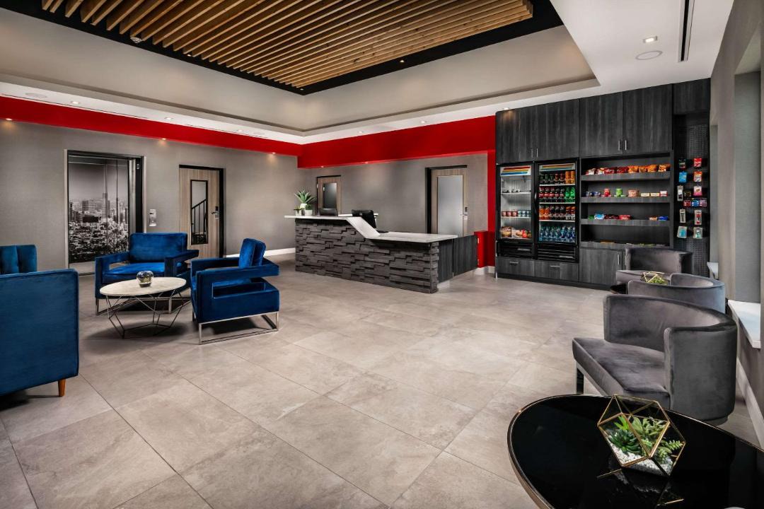 Photo of Livingroom in Wilshire