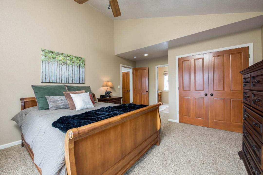 Photo of Bedroom in Lakeshore