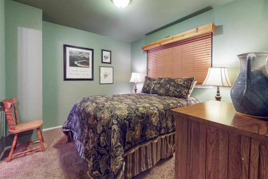 Photo of Bedroom in Lakeshore