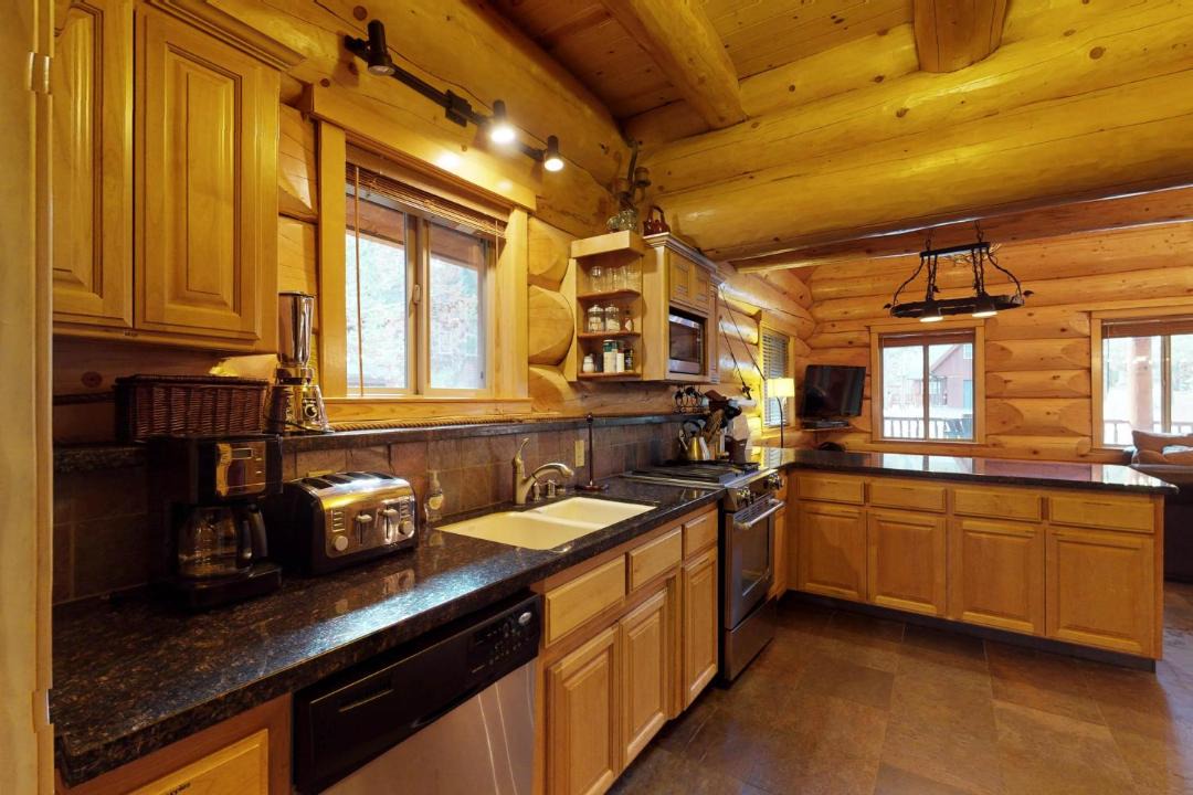 Photo of Kitchen in Lakeshore