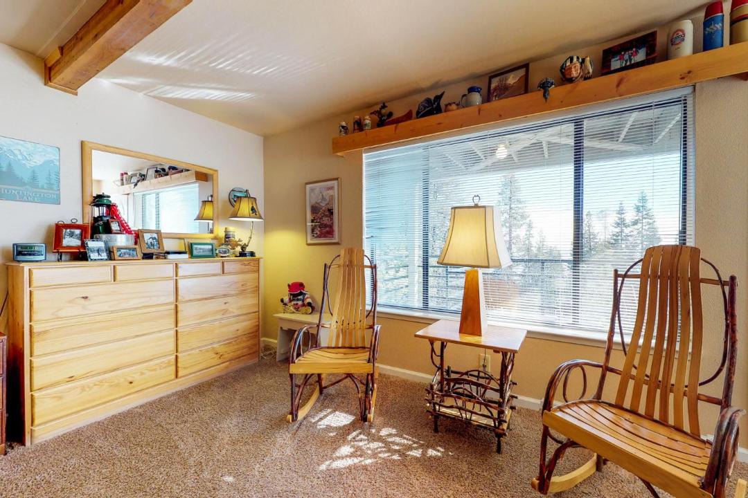 Photo of Livingroom in Lakeshore
