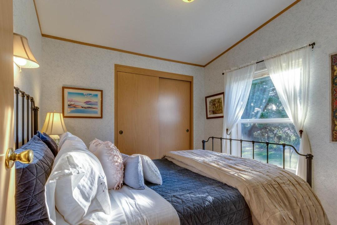 Photo of Bedroom in Loleta