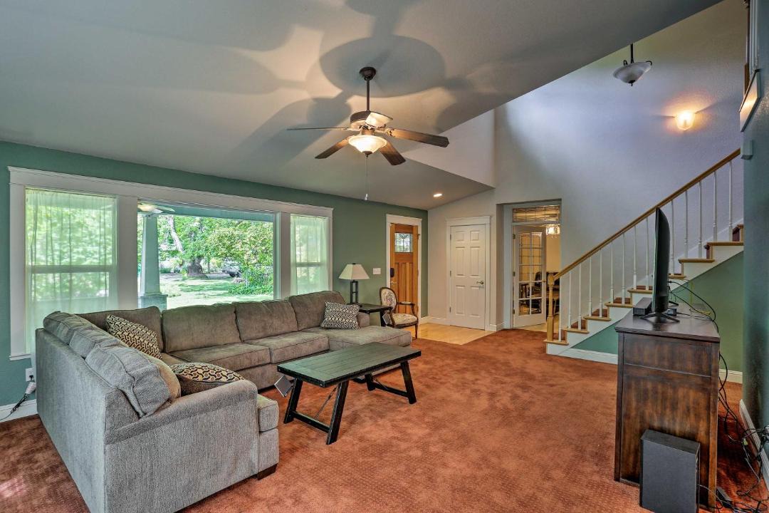 Photo of Livingroom in Chico