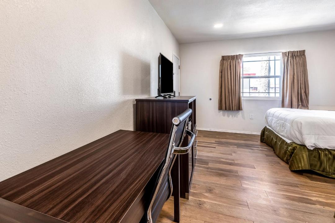Photo of Bedroom in Needles