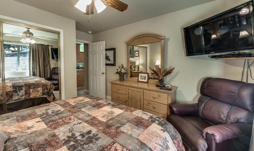 Photo of Livingroom in Groveland