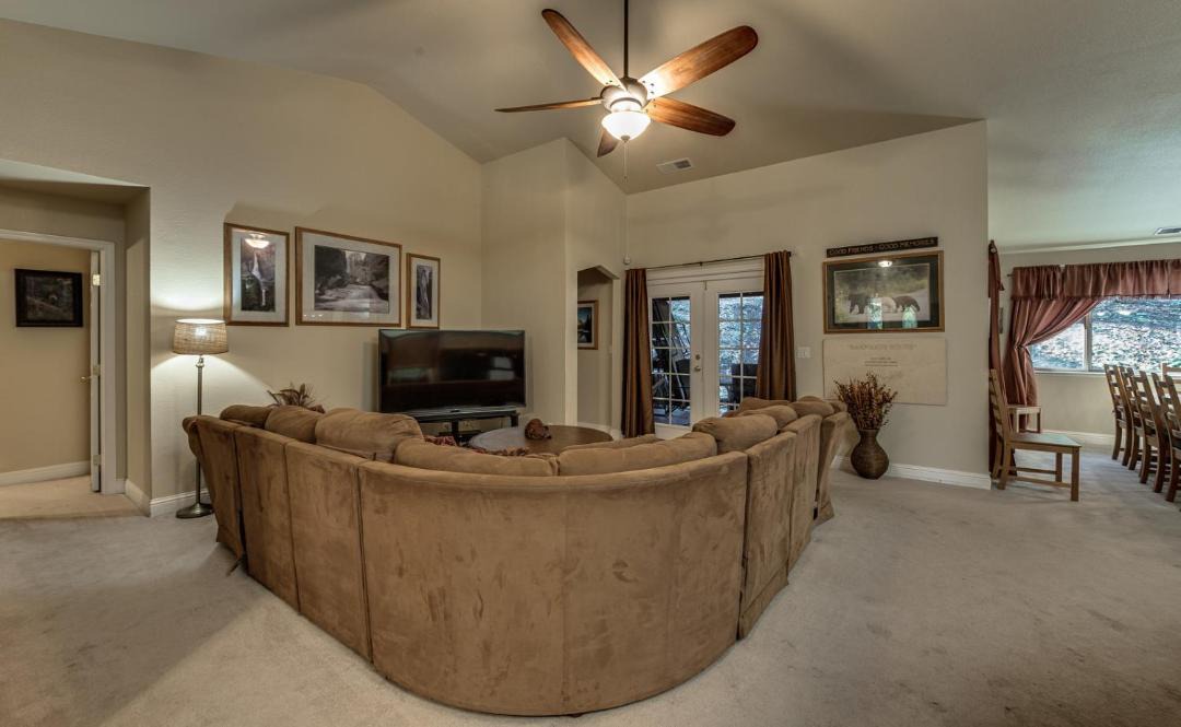Photo of Livingroom in Groveland