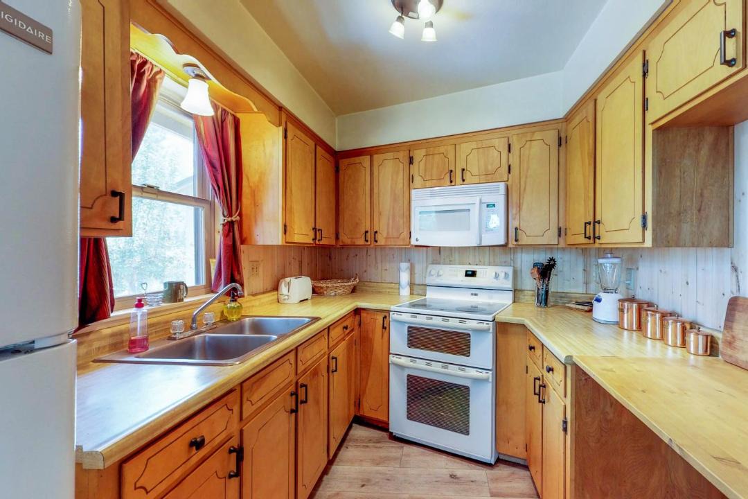 Photo of Kitchen in Groveland