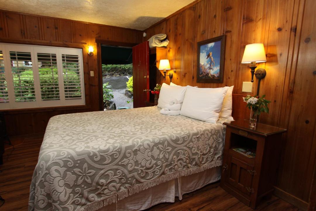 Photo of Bedroom in Guerneville