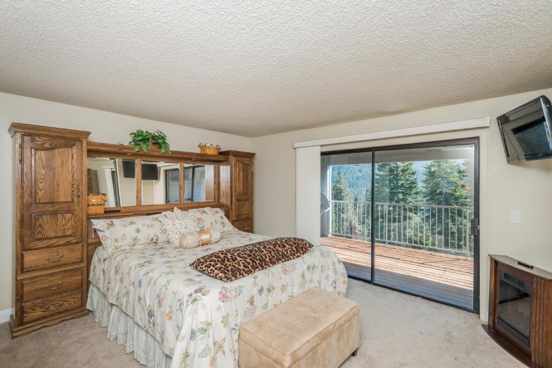 Photo of Bedroom in Lakeshore