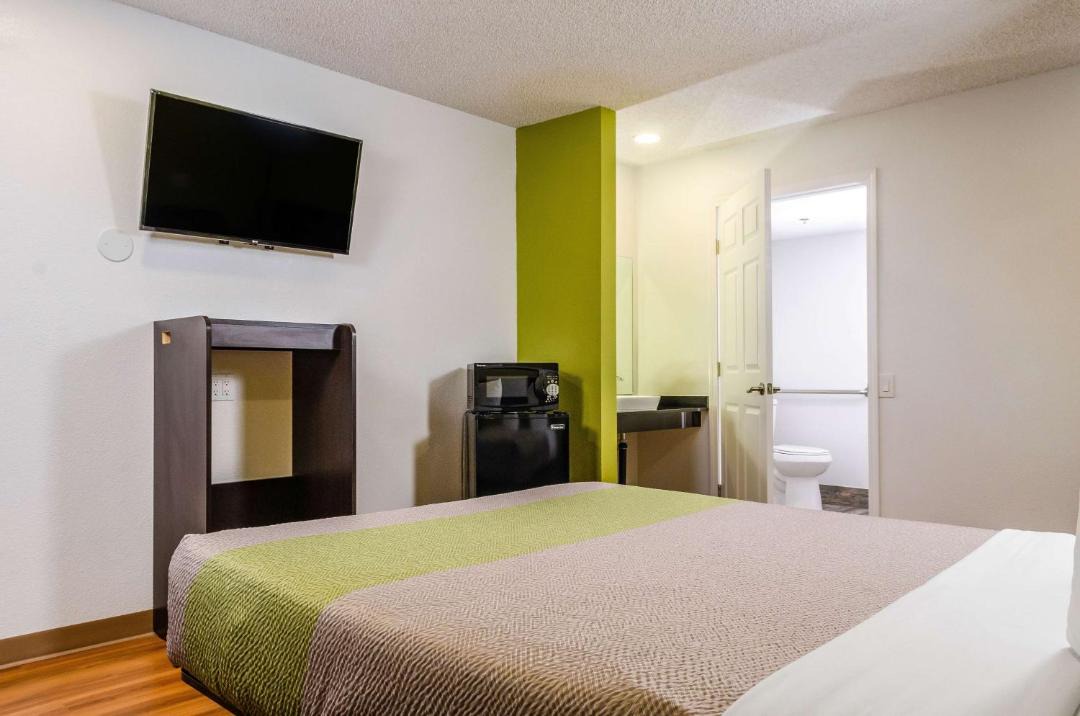 Photo of Bedroom in Raisin