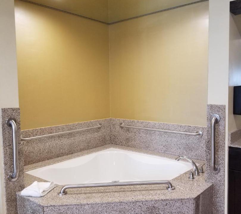 Photo of Bathroom in Pico-Union