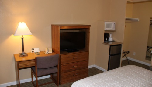 Standard Room, 1 Queen Bed