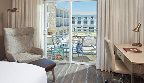 Premier Room, 1 King Bed, Mountain View (Balcony)
