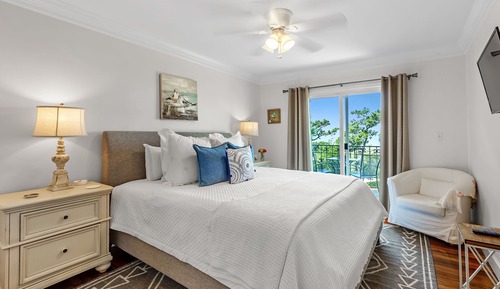 Cypress Luxury Suite, 2 Bedrooms, Non Smoking  Bay View