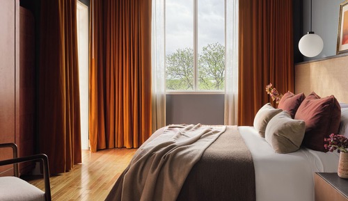 Suite (Persimmon Treetop)