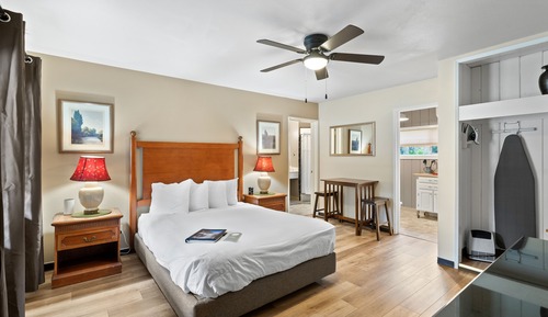 Deluxe Single Room, 1 Queen Bed, Kitchenette