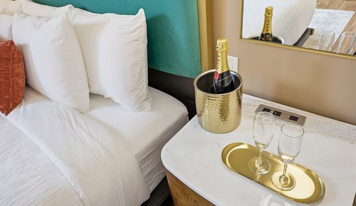 Superior Room, 1 King Bed, Roll-in Shower