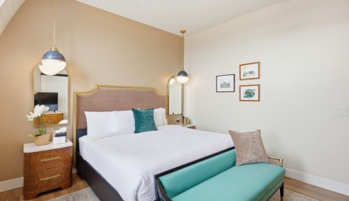 Deluxe Room, 1 King Bed, Patio