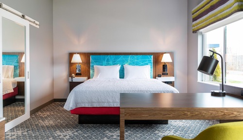 Studio Suite, 1 King Bed with Sofa bed, Refrigerator & Microwave (Wet bar)