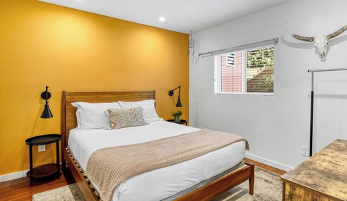 Room (1 Bedroom)