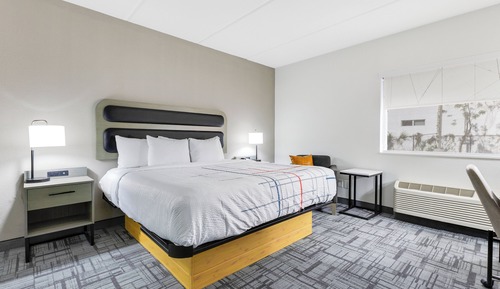 Room, 1 King Bed, Accessible, Non Smoking (Mobility/Hearing impaired)