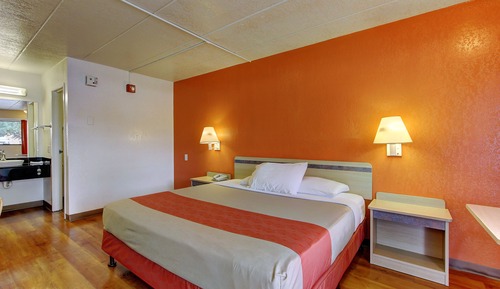 Deluxe Room, 1 King Bed, Non Smoking, Refrigerator & Microwave
