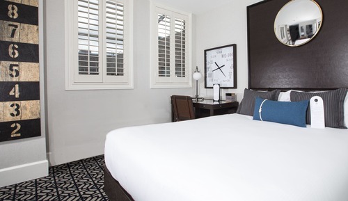 Deluxe Room, 1 Queen Bed (High Floor)