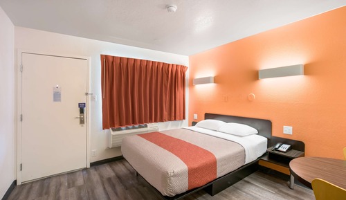 Standard Room, 1 King Bed, Non Smoking