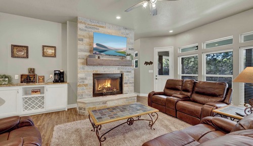 House, Multiple Beds (181 Crazy Horse)