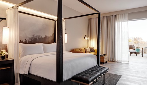 Archer King Hearing-Accessible Suite With Balcony + Fireplace
