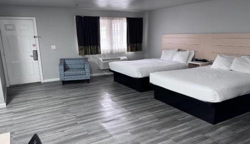 Queen Room with Two Queen Beds and Kitchenette - Non-Smoking