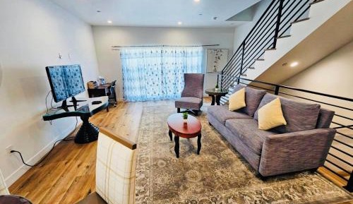 Five Bedroom Townhouse at Mariposa