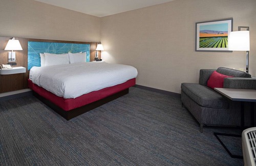 Visalia Hotel | Hampton Inn Visalia