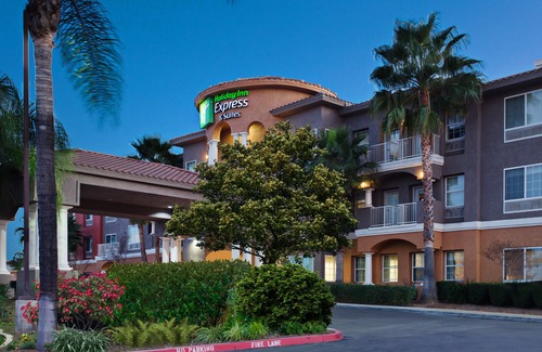 Corona Hotel | Holiday Inn Express Hotel & Suites Corona, an Ihg Hotel