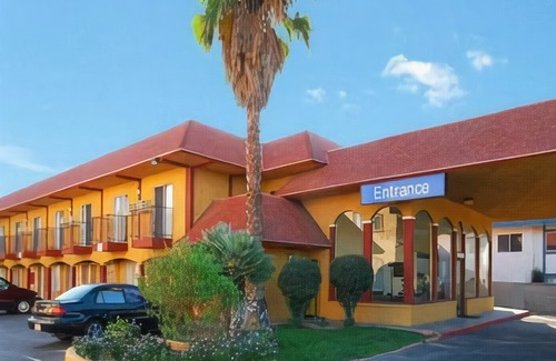 Canyon Lake Hotel | Rodeway Inn & Suites Canyon Lake I-15