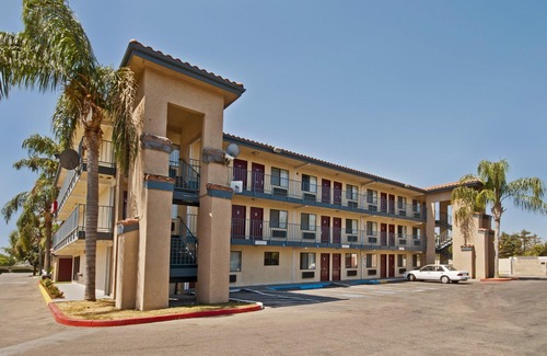 Tulare Hotel | Hillstone Inn