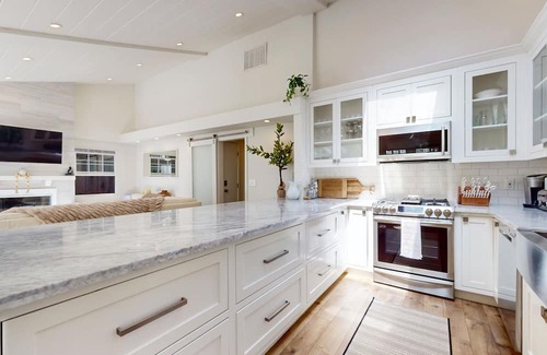 Northeast Carmel House | Relaxing retreat with washer/dryer & cable