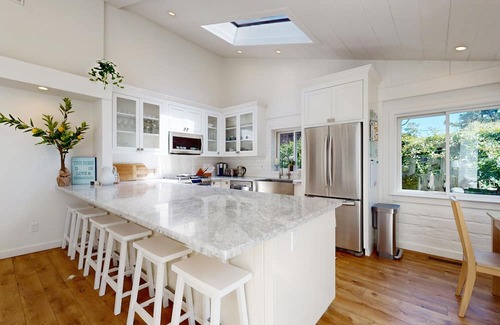 Northeast Carmel House | Relaxing retreat with washer/dryer & cable