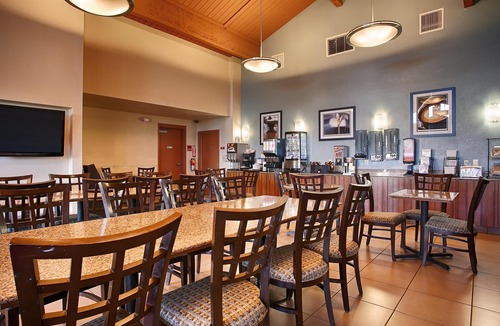 Valencia Hotel | Best Western Valencia/Six Flags Inn & Suites