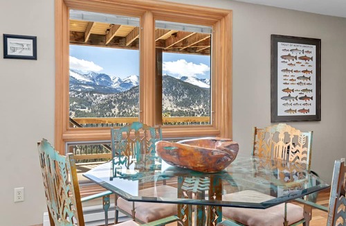 Windcliff Estates House | Solitude Vacation Home At Windcliff 3 Bedroom Home by RedAwning